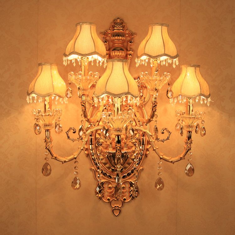 Energy-efficient recessed downlight for ceiling installation